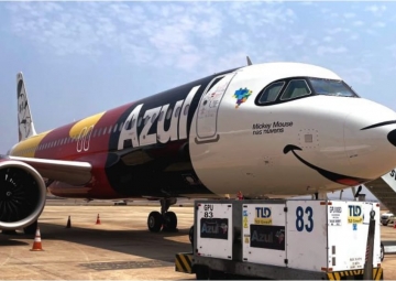 Mickey Mouse nas nuvens: O novo avião da AZUL.
